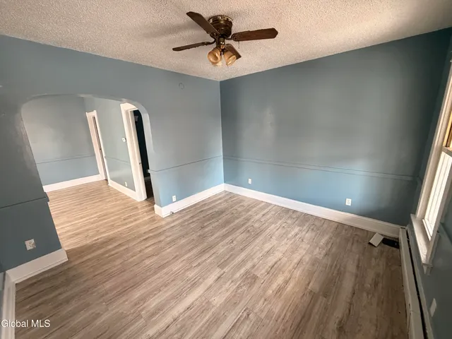 $1,200 | 18 Swan Street, Unit DOWN, Amsterdam, NY 12010