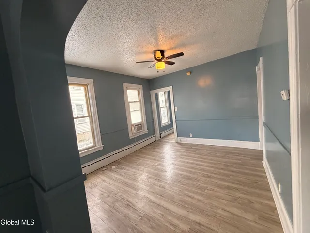 $1,200 | 18 Swan Street, Unit DOWN, Amsterdam, NY 12010