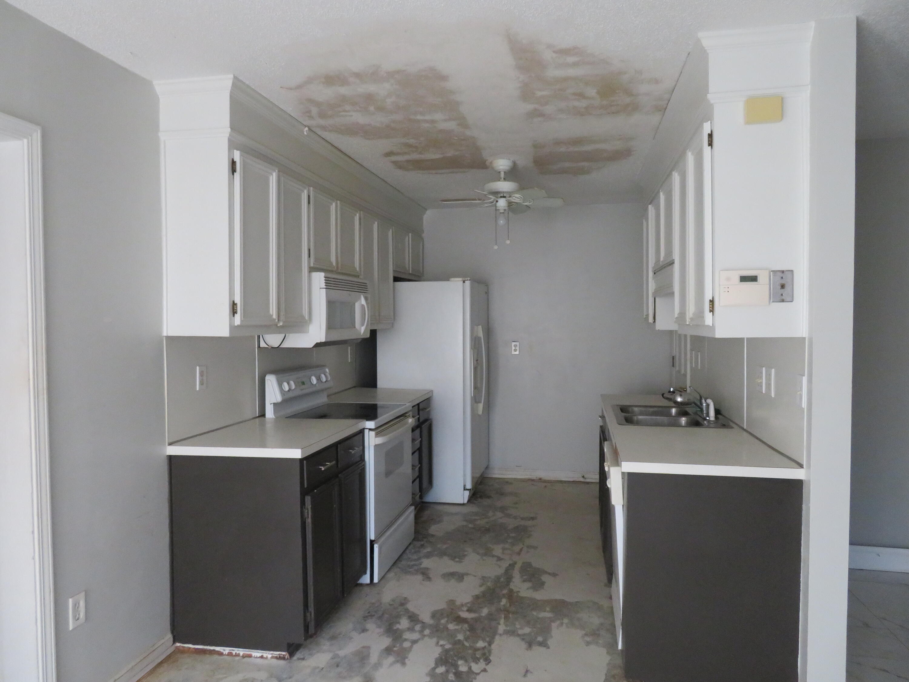 8159 Poplar Ridge Road North Charleston, SC 29406 - Photo 6 of 11 Kitchen