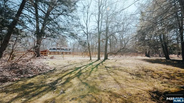 a view of a backyard with white house