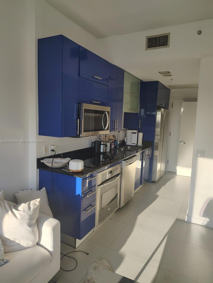 60 Southwest 13th Street, Unit 1117 Miami, FL 33130 - Photo 6 of 9