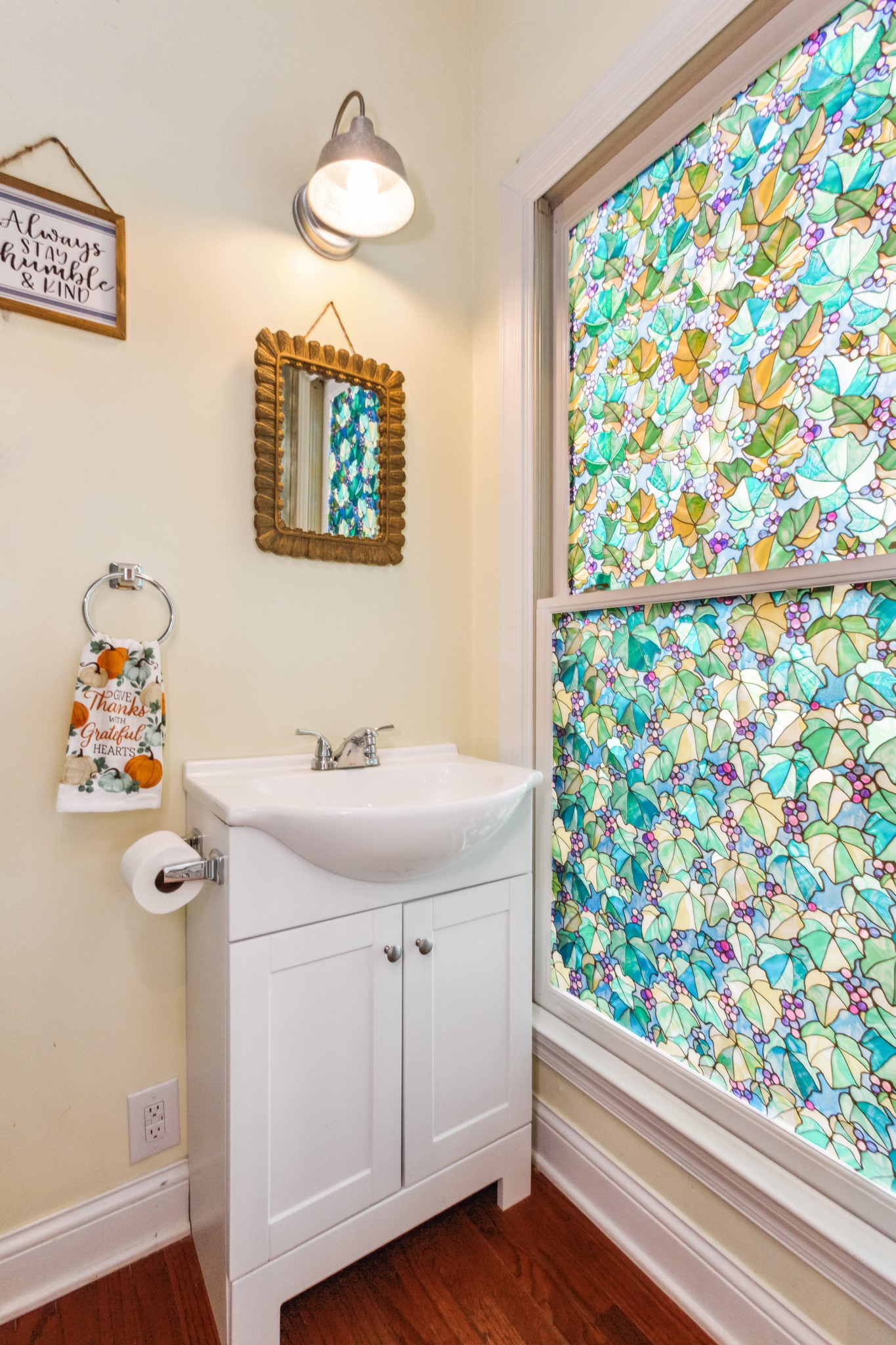 6194 South Lamont Road Springfield, TN 37172 - Photo 34 of 62 a bathroom with a sink and a mirror