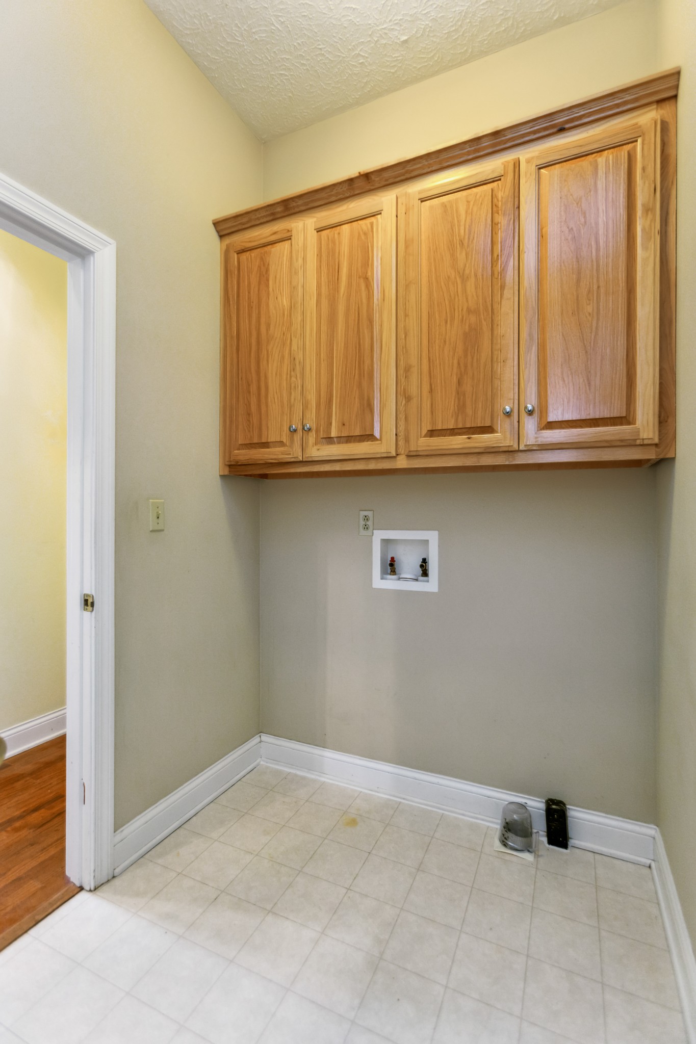6194 South Lamont Road Springfield, TN 37172 - Photo 35 of 62 a view of an empty room with wooden floor and cabinets