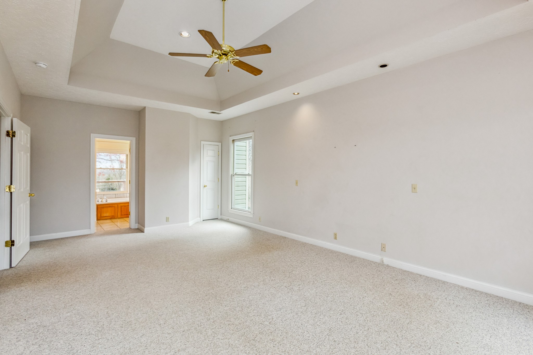 6194 South Lamont Road Springfield, TN 37172 - Photo 59 of 62 an empty room with a ceiling fan and window