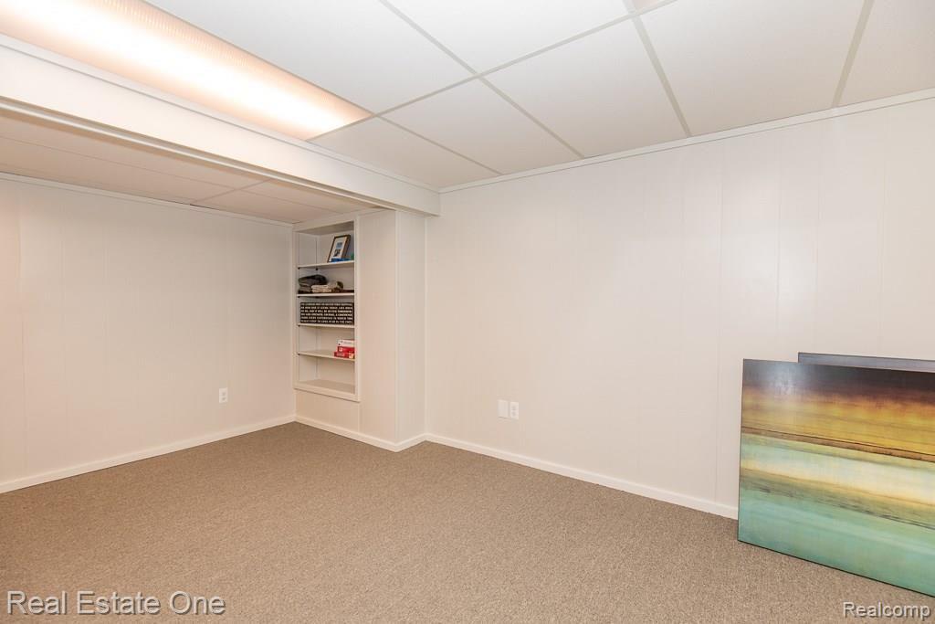 2174 Elkhorn Drive Rochester, MI 48307 - Photo 17 of 23 Elkhorn MLS-W038.jpg