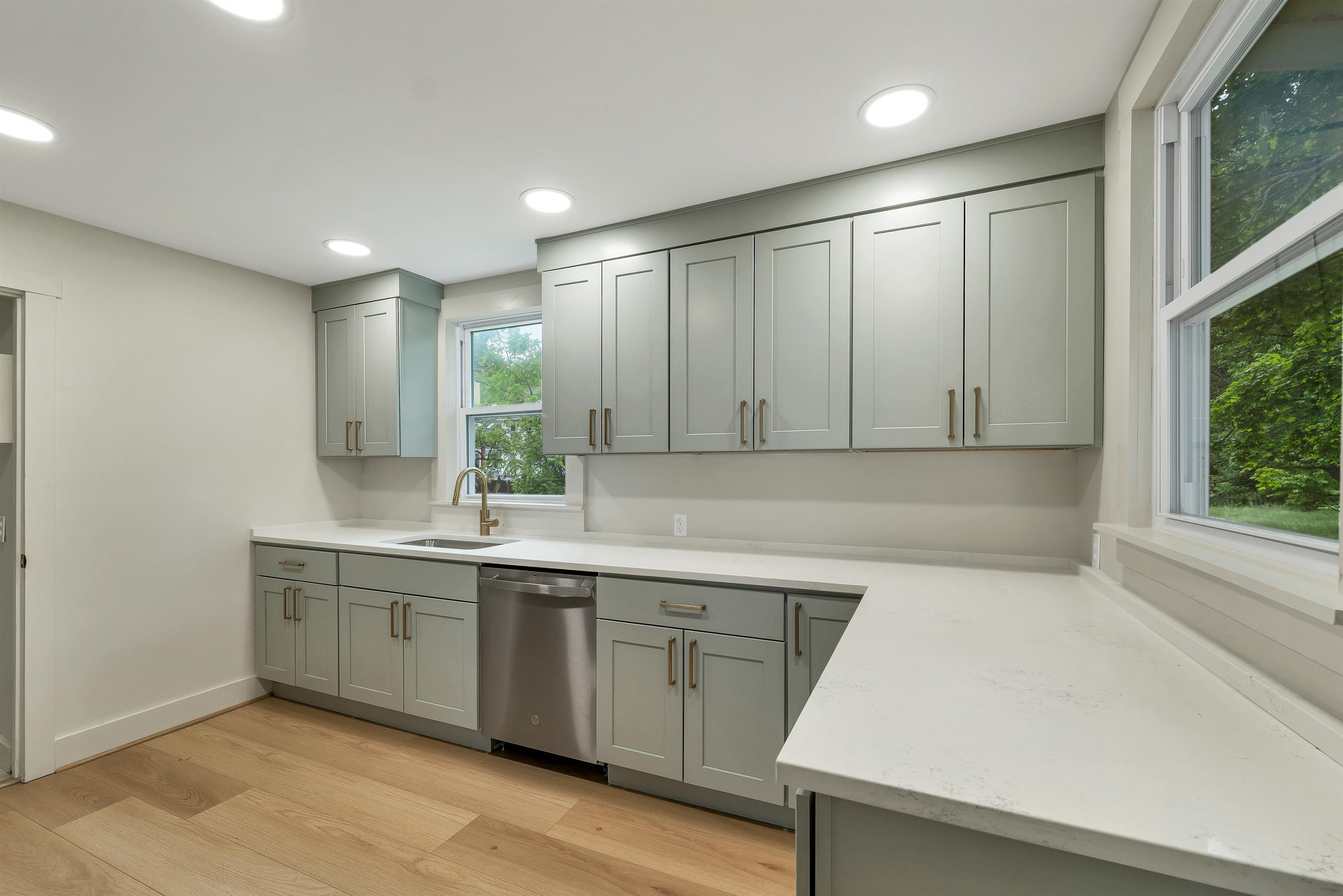 33 Spruce Street Concord, NH 03301 - Photo 4 of 58