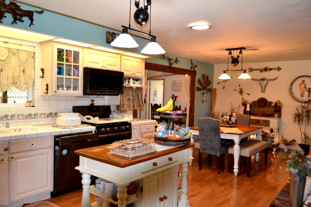 2821 South River Road Grants Pass, OR 97527 - Photo 9 of 51 DSC_8623-001