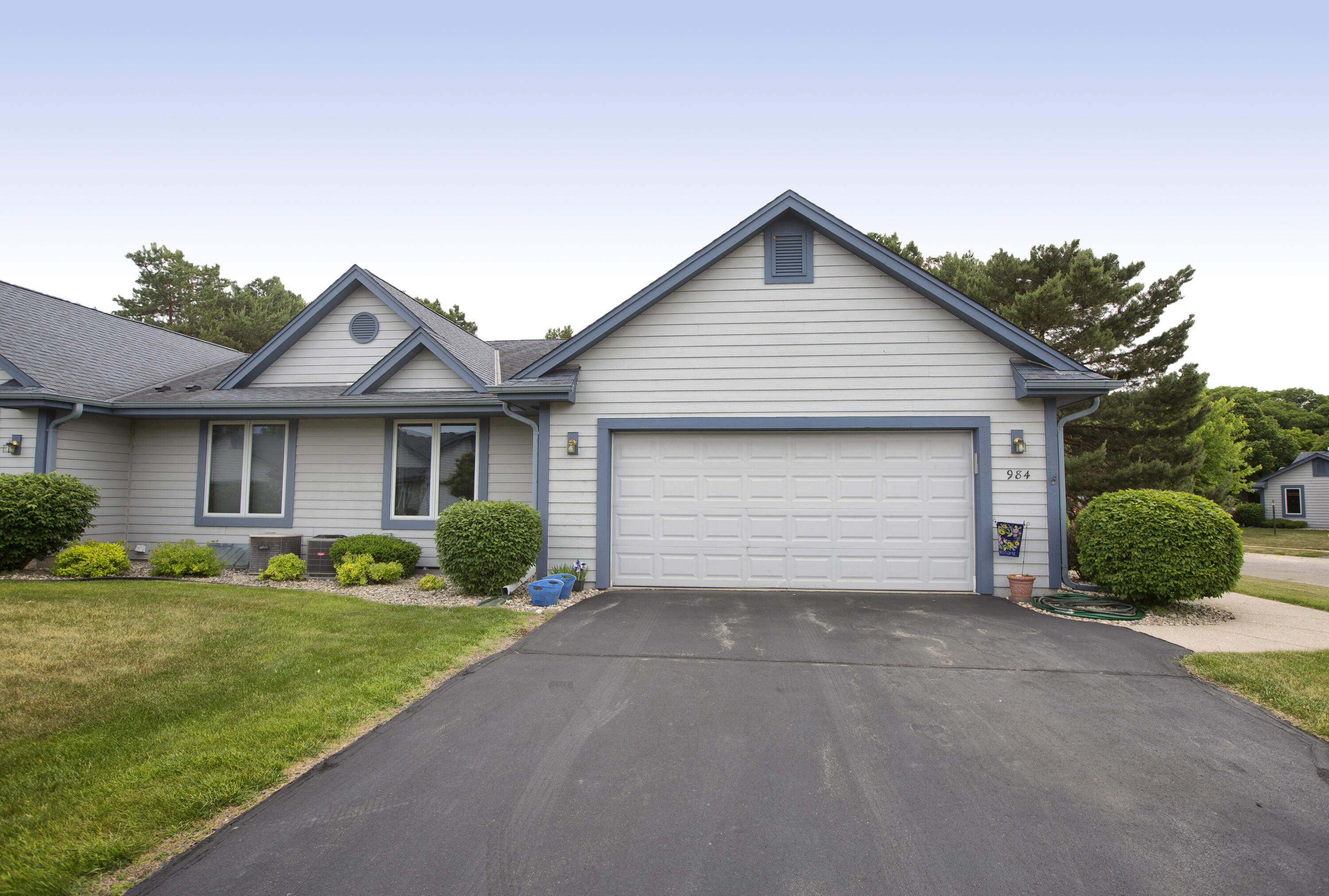 984 Bay View Circle Mukwonago, WI 53149 - Photo 28 of 35 Attached 2 Car Garage