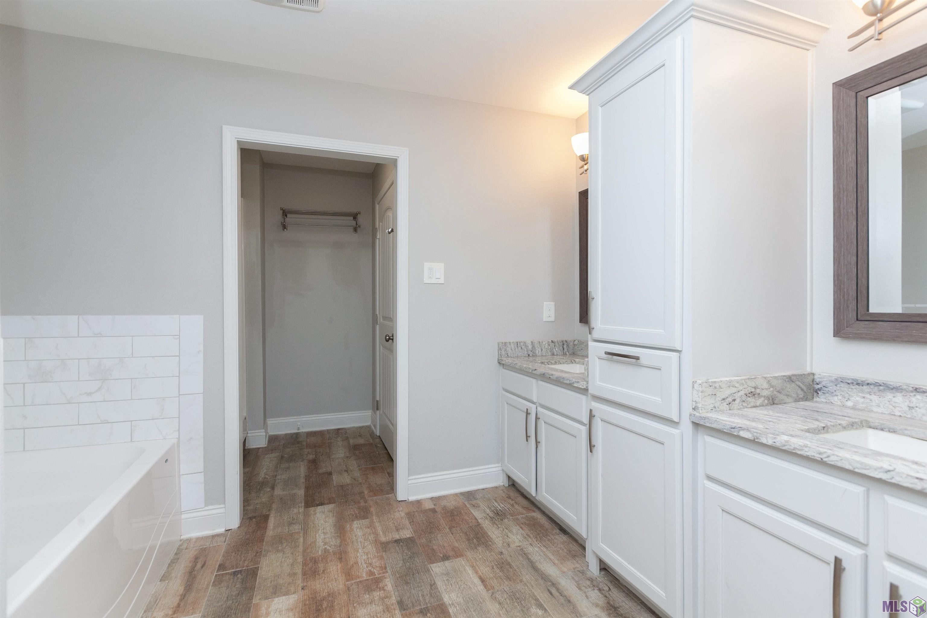 3822 Country View Drive Baton Rouge, LA 70817 - Photo 14 of 19 Master Bathroom
