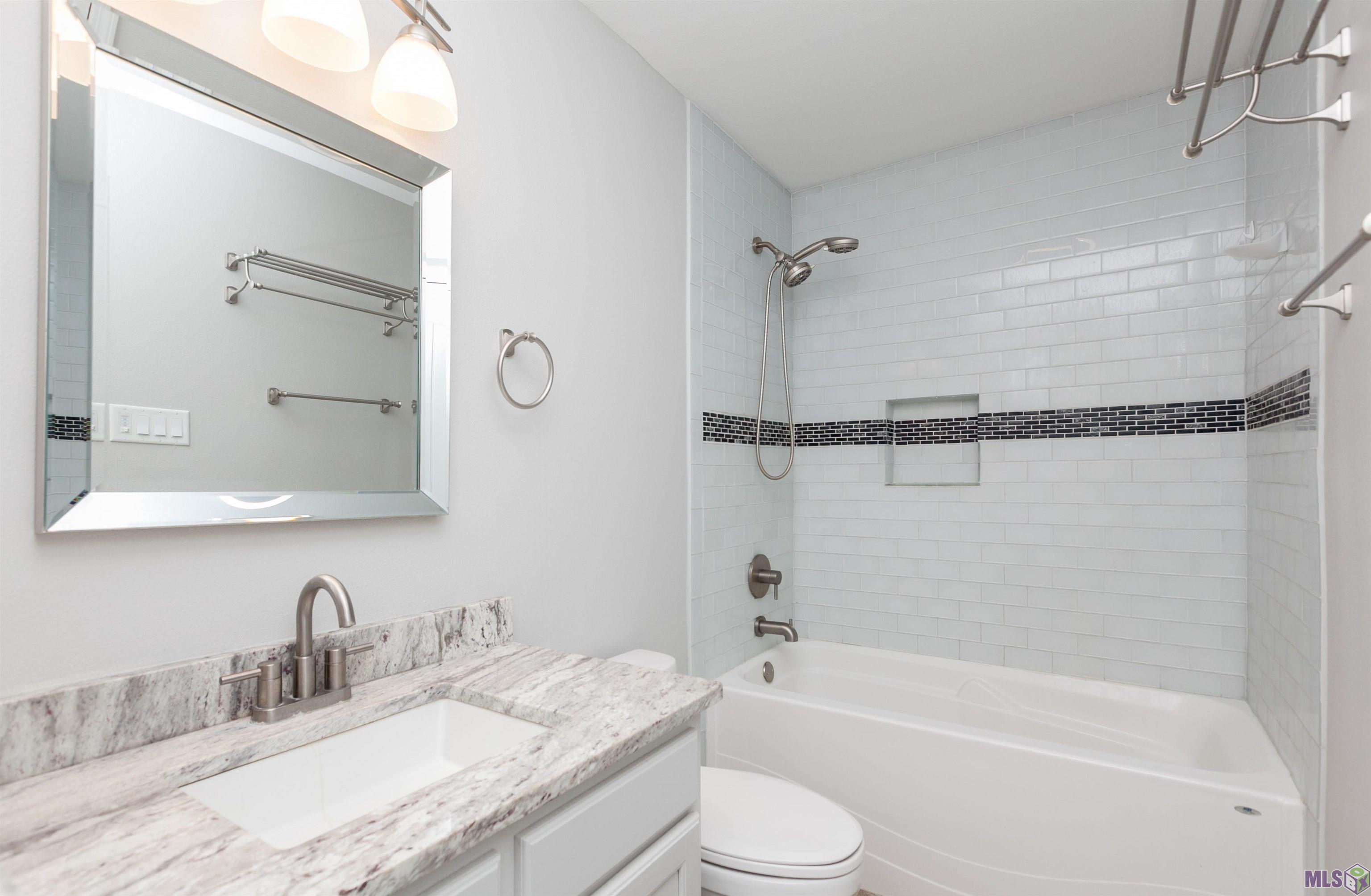 3822 Country View Drive Baton Rouge, LA 70817 - Photo 18 of 19 Hall Bath