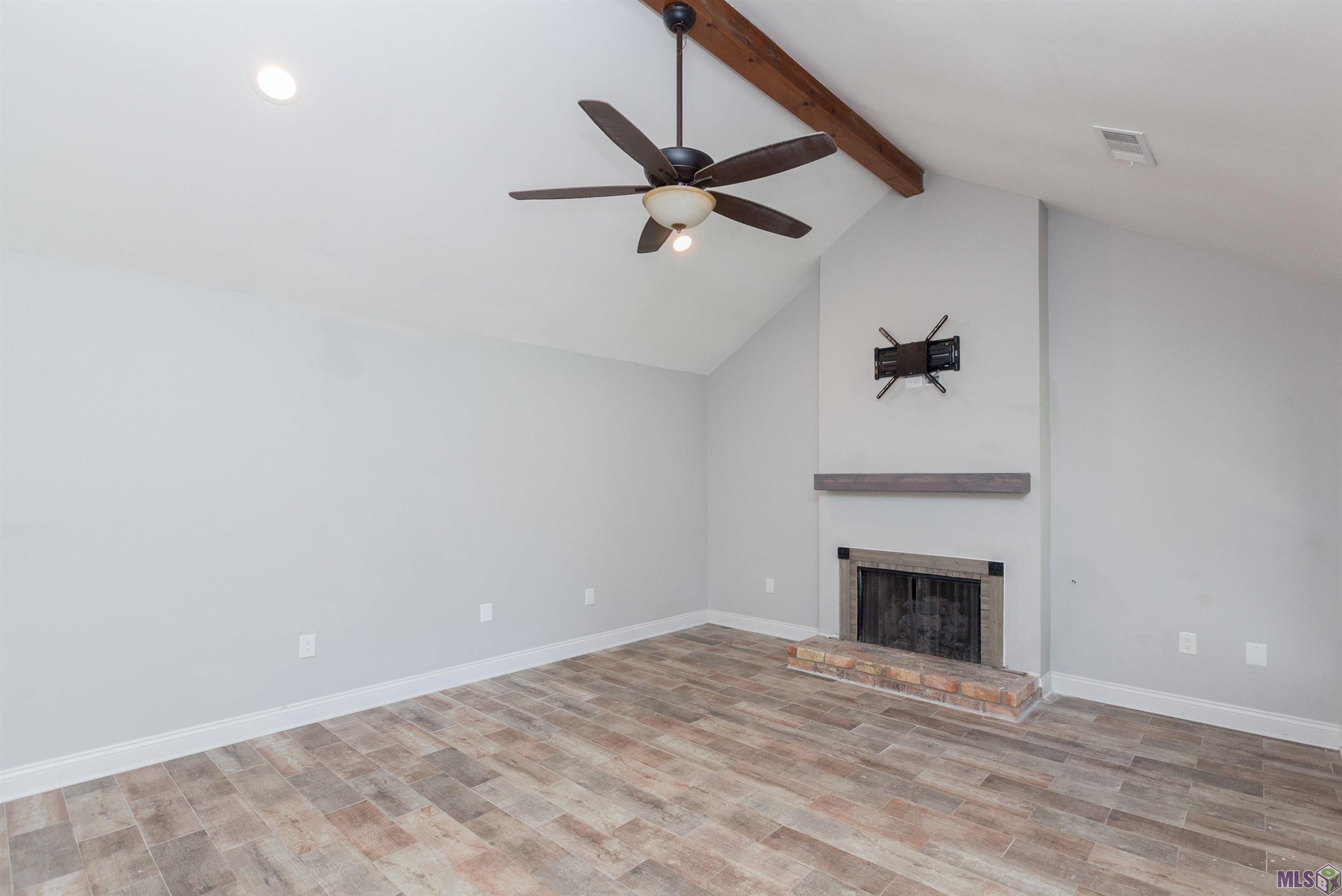 3822 Country View Drive Baton Rouge, LA 70817 - Photo 3 of 19 Living Room