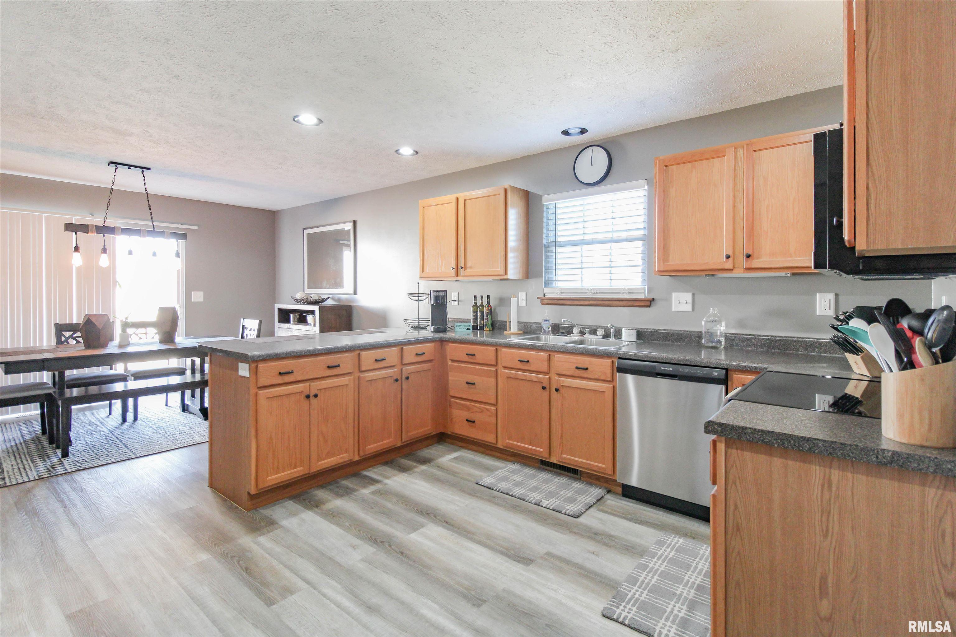 2623 Varsity Court Springfield, IL 62712 - Photo 8 of 19 Gallery Image 8