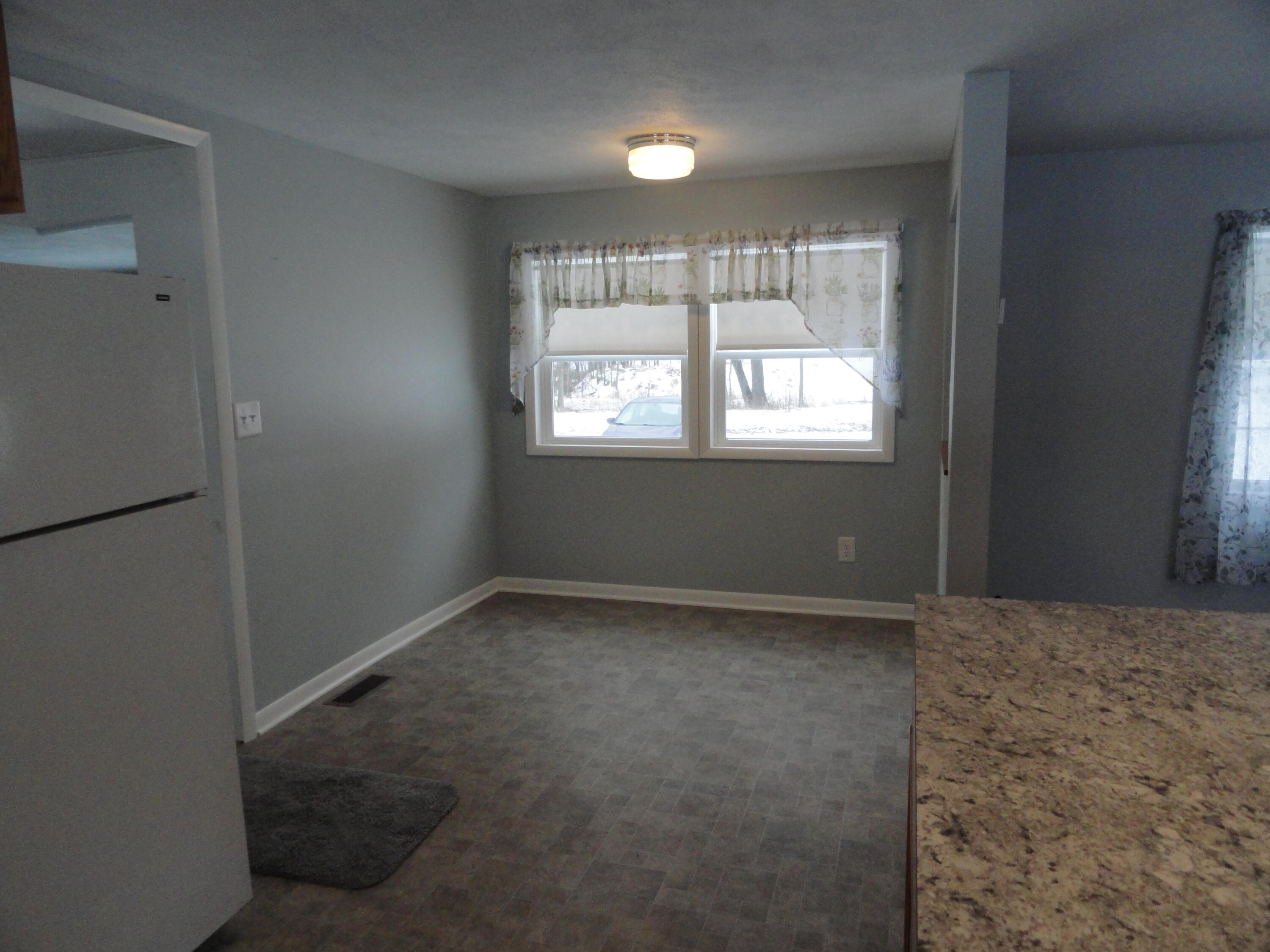 3100 Station Road Sheridan, MI 48884 - Photo 9 of 26 Dining area