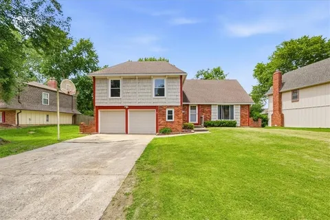 $285,000 | 9726 Winslow Place, Kansas City, MO 64131