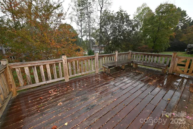 a very nice looking room with a lot of stuff