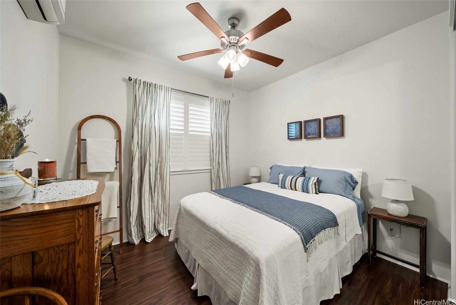 91-1129 Iliahialoe Loop Ewa Beach, HI 96706 - Photo 20 of 25 a bedroom with a bed and a table