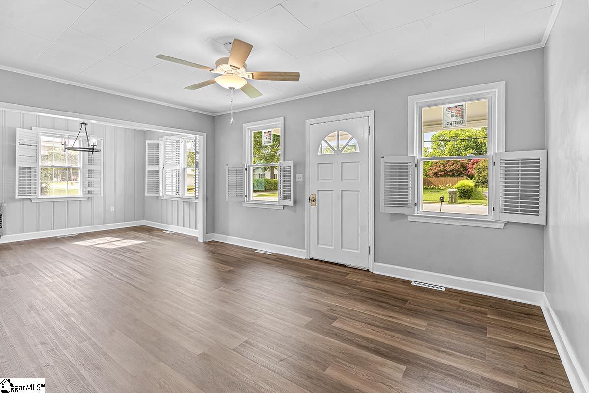 409 East Florida Street Clinton, SC 29325 - Photo 2 of 14