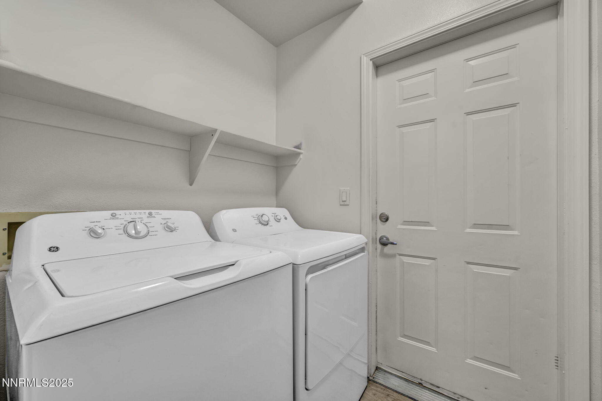 900 South Meadows Parkway, Unit 814 Reno, NV 89521 - Photo 20 of 43 a utility room with dryer and washer