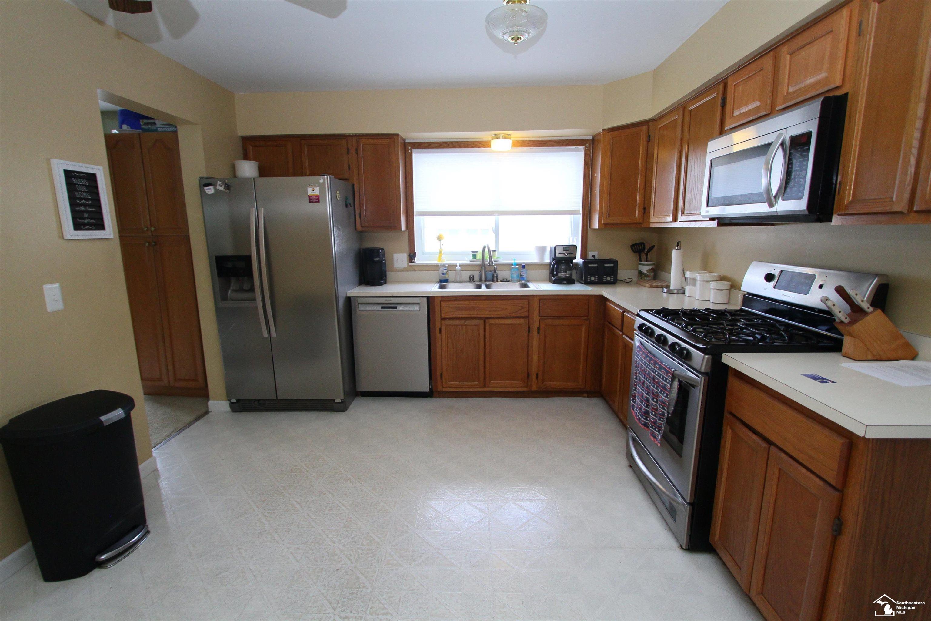 24780 Timber Ridge Trail Flat Rock, MI 48134 - Photo 12 of 32 50085838-11.JPG