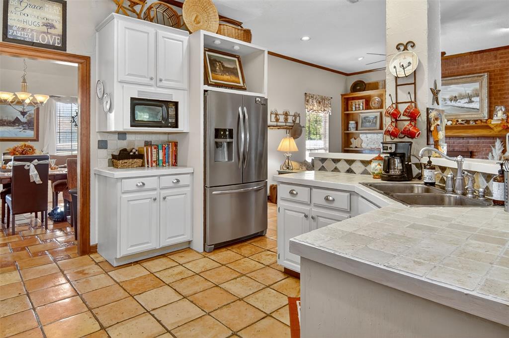216 Sam Bass Road Willow Park, TX 76087 - Photo 13 of 34