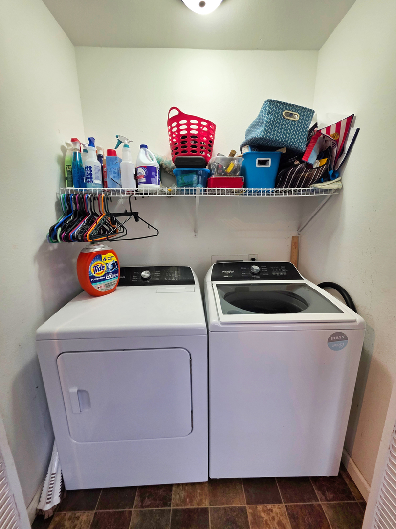 127 Flora Avenue Flora, IL 62839 - Photo 33 of 88 a utility room with dryer and washer