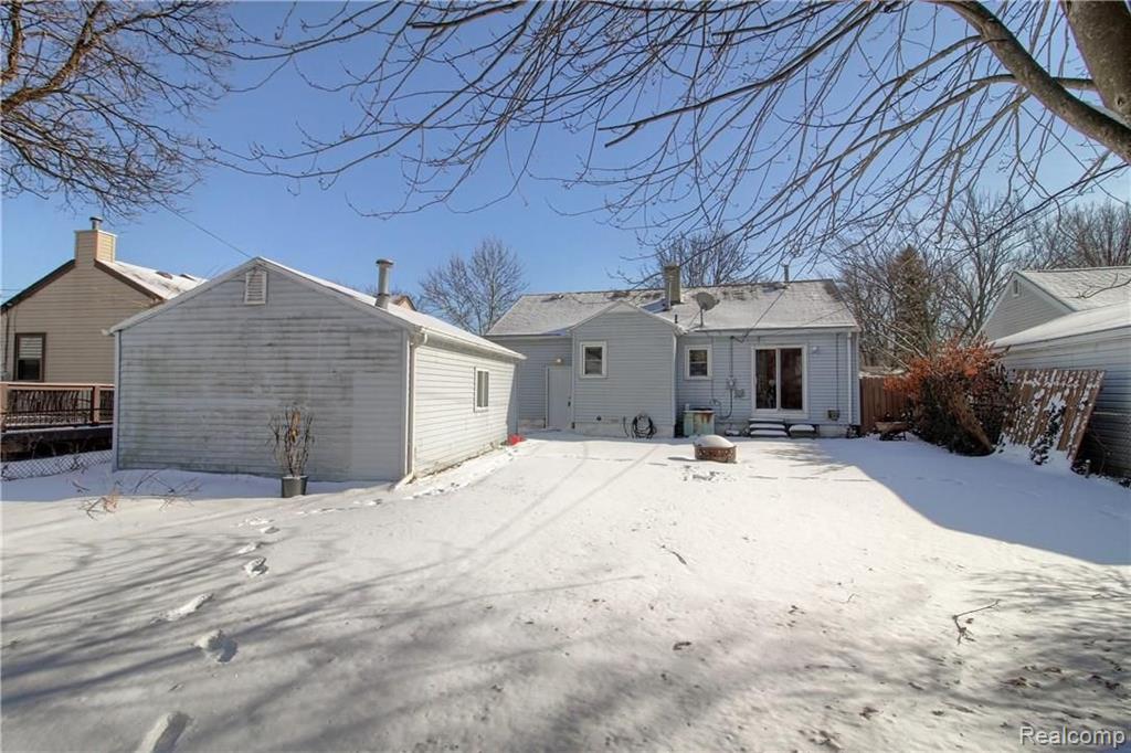 1570 Hampton Road Mount Clemens, MI 48043 - Photo 8 of 30