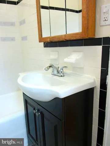 $1,350 | 7876 Spring Avenue, Unit 3D, Elkins Park, PA 19027