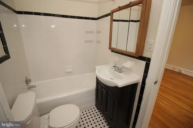 $1,350 | 7876 Spring Avenue, Unit 3D, Elkins Park, PA 19027