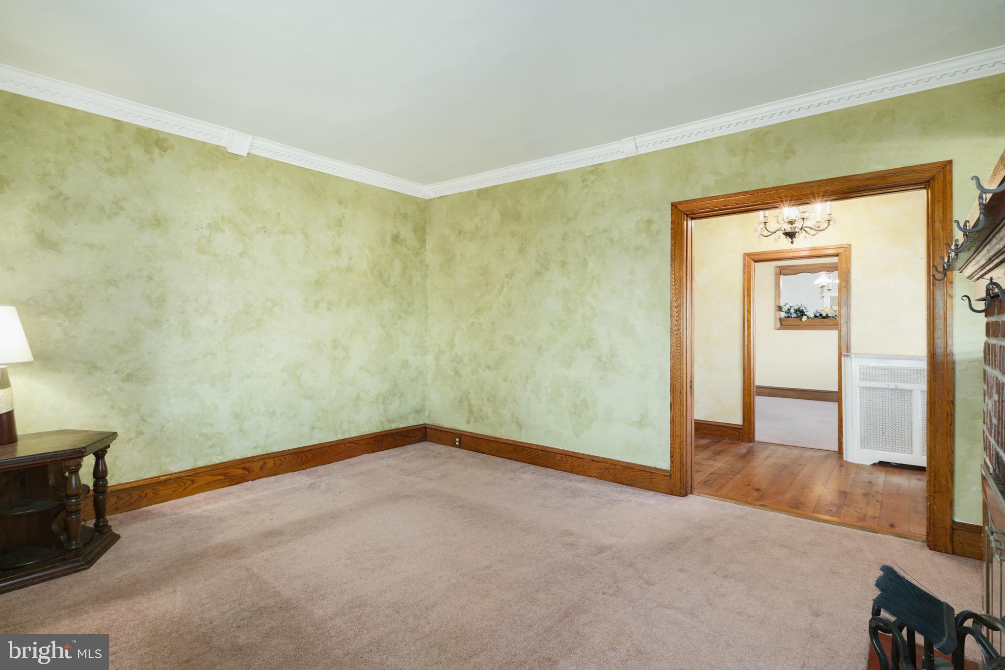 3300 Rhawn Street Philadelphia, PA 19136 - Photo 18 of 31 Living Room