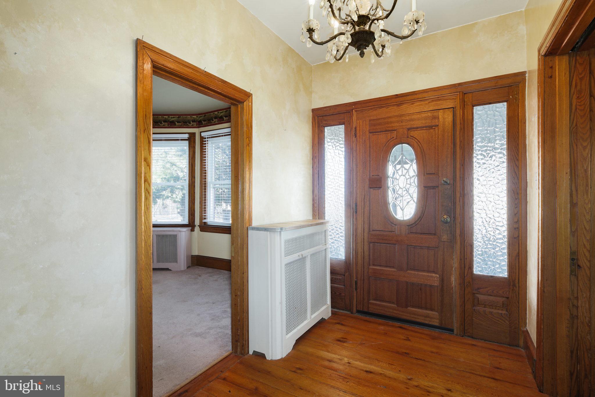 3300 Rhawn Street Philadelphia, PA 19136 - Photo 4 of 31 Foyer - Front door
