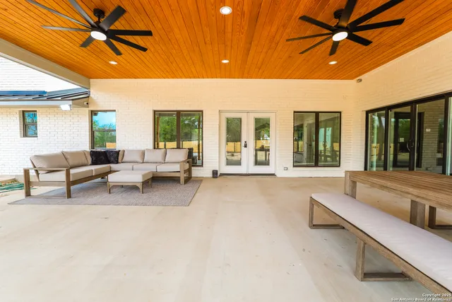 a close view of sink