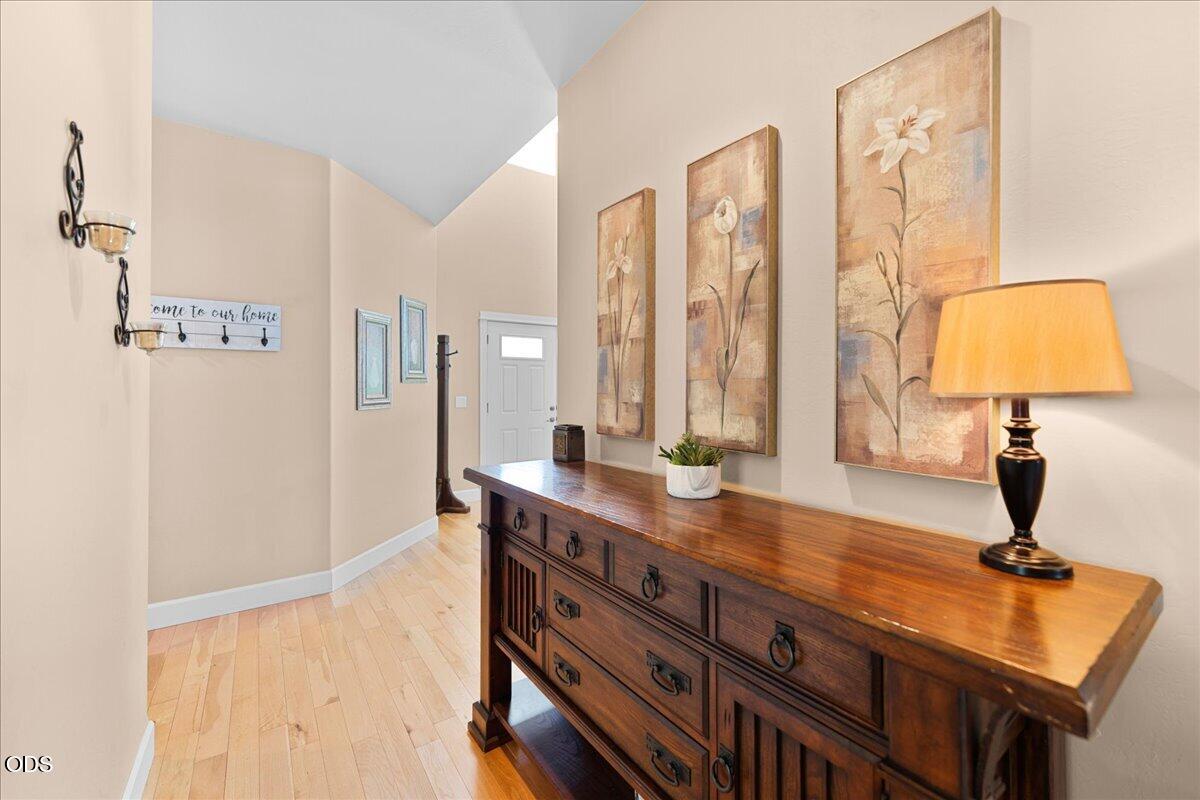 1073 Cathedral Way Central Point, OR 97502 - Photo 8 of 50 Gallery Image 8