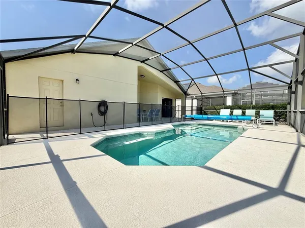 $2,700 | 2136 Victoria Drive, Davenport, FL 33837