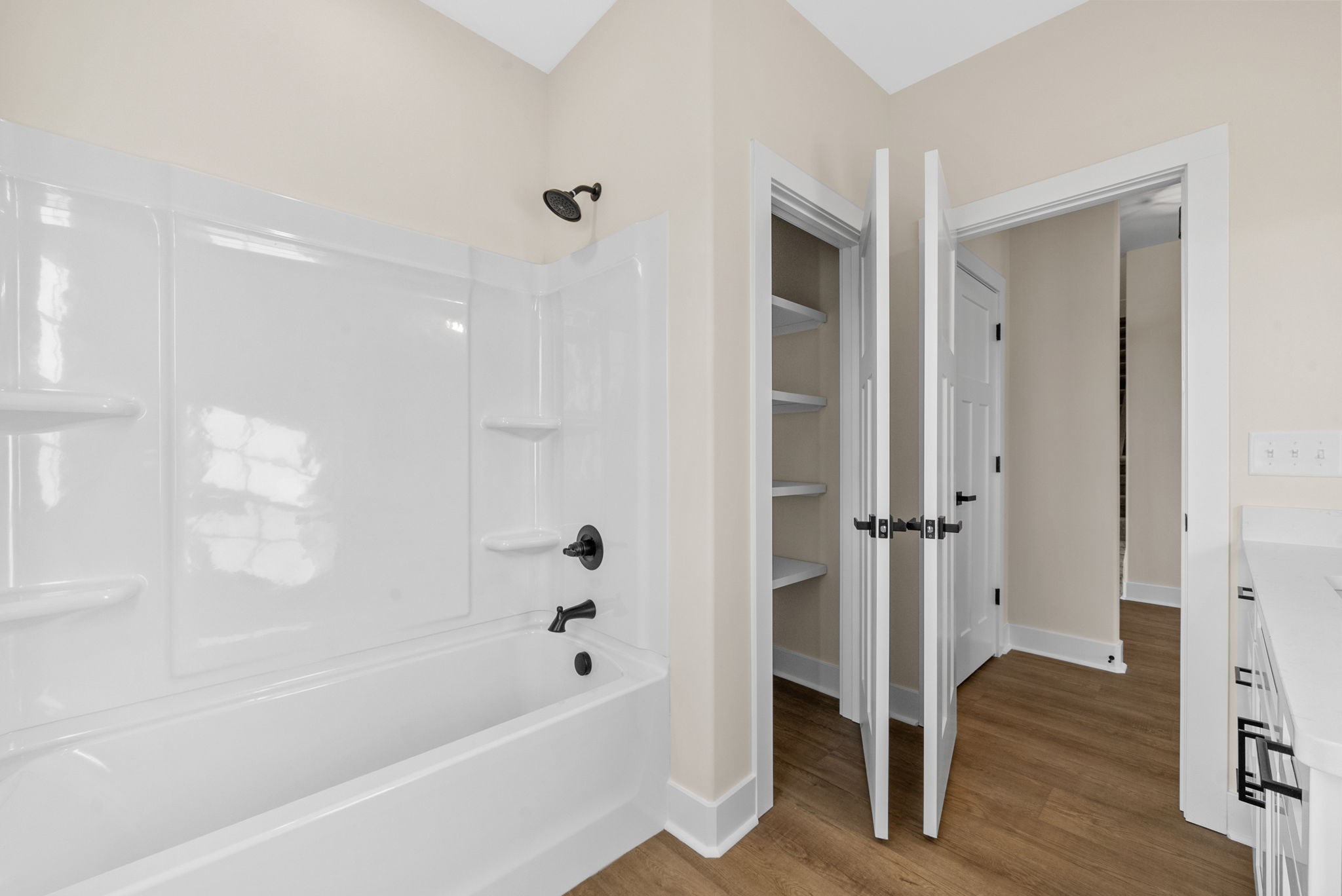 3860 Chapel Hill Road Clarksville, TN 37040 - Photo 26 of 38 a bathroom with a bathtub and a shower