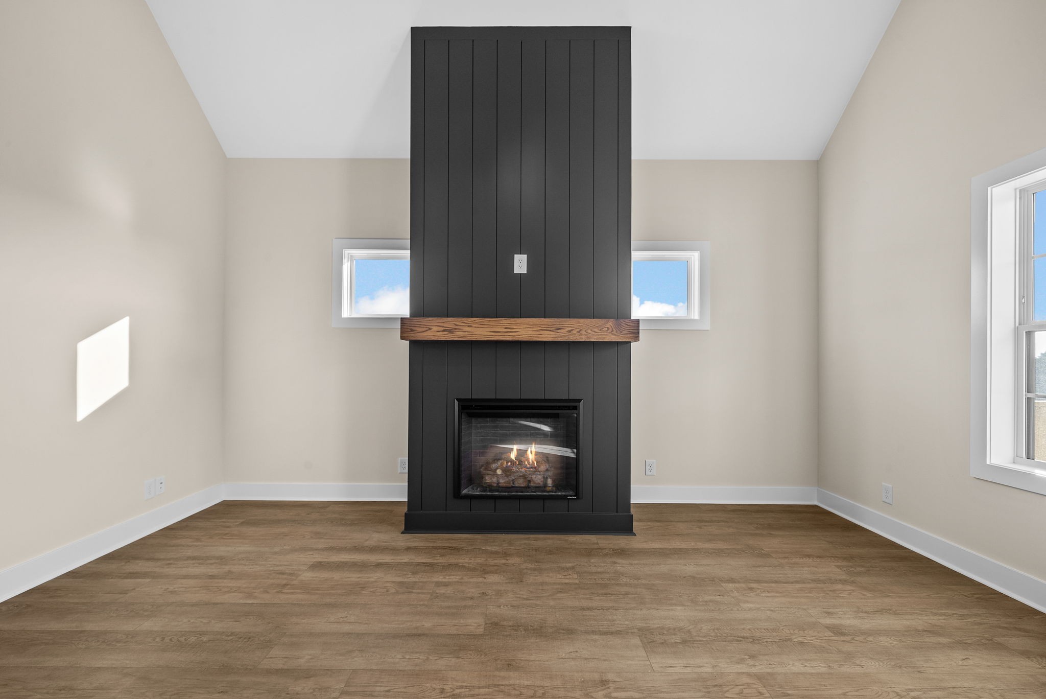 3860 Chapel Hill Road Clarksville, TN 37040 - Photo 4 of 38 a living room with a fireplace