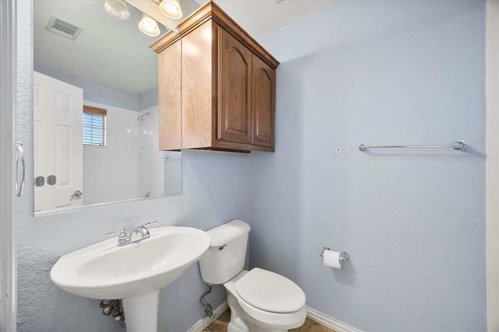 9398 Blarney Stone Way Forney, TX 75126 - Photo 25 of 39 Full Bathroom as Part of Guest Bedroom