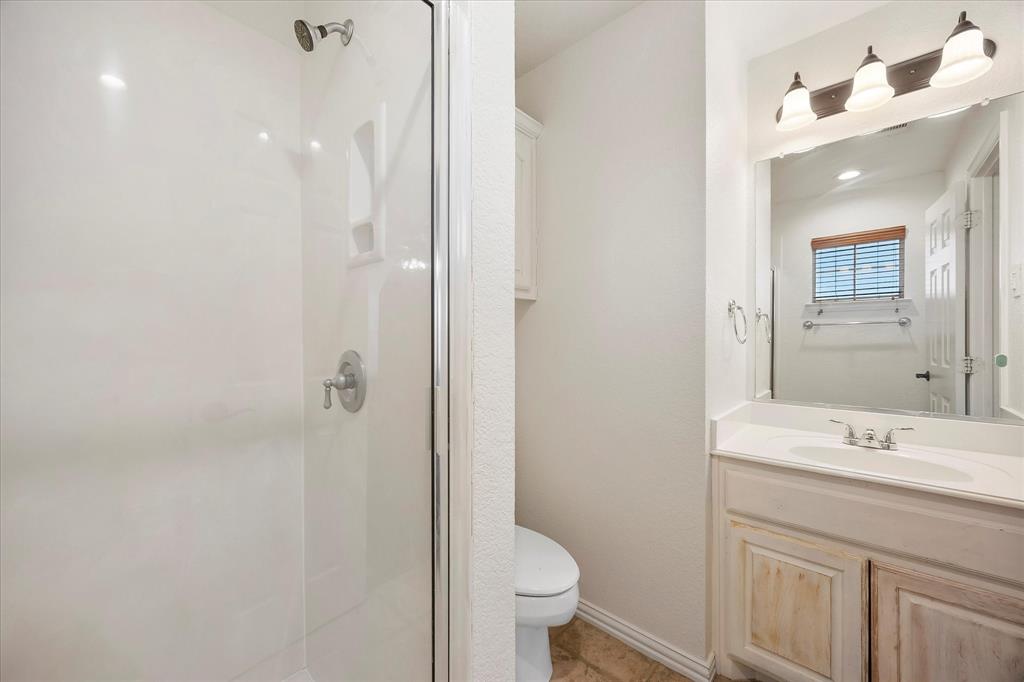 9398 Blarney Stone Way Forney, TX 75126 - Photo 28 of 39 Full Bathroom as Part of Guest Bedroom