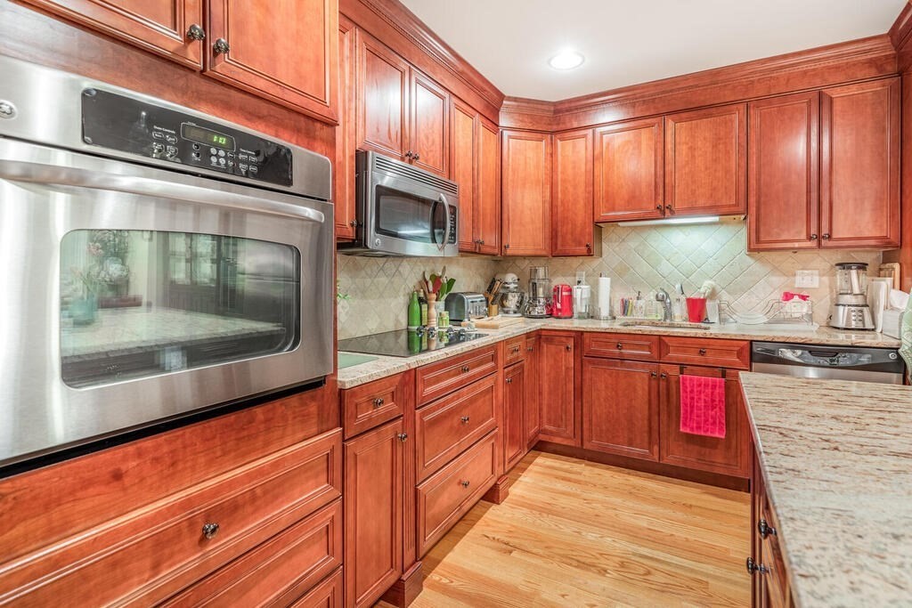 12 Russell Road, Unit 401 Wellesley, MA 02482 - Photo 8 of 27