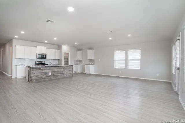 $2,000 | 1924 Heather Glen Drive, New Braunfels, TX 78130