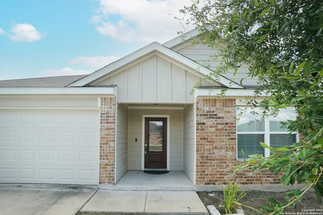 $2,000 | 1924 Heather Glen Drive, New Braunfels, TX 78130