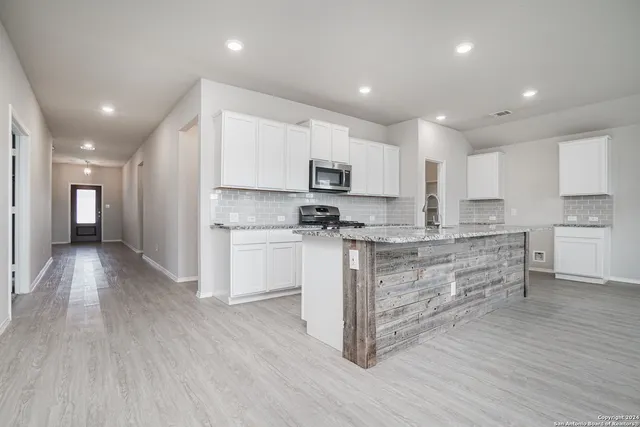 $2,000 | 1924 Heather Glen Drive, New Braunfels, TX 78130