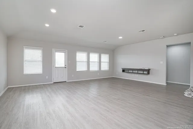 $2,000 | 1924 Heather Glen Drive, New Braunfels, TX 78130