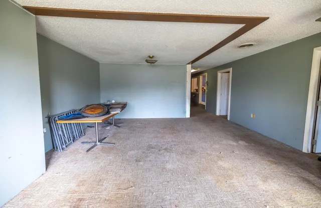 $330,000 | 1186 Eastern Avenue, Chelsea, ME 04330