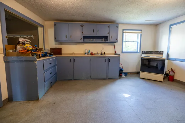 $330,000 | 1186 Eastern Avenue, Chelsea, ME 04330