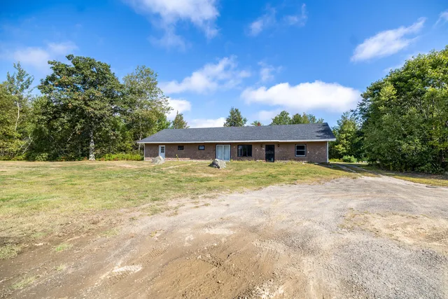 $330,000 | 1186 Eastern Avenue, Chelsea, ME 04330