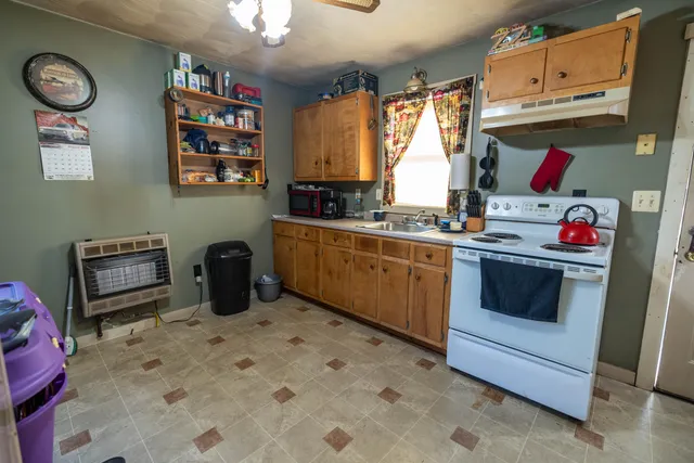 $330,000 | 1186 Eastern Avenue, Chelsea, ME 04330