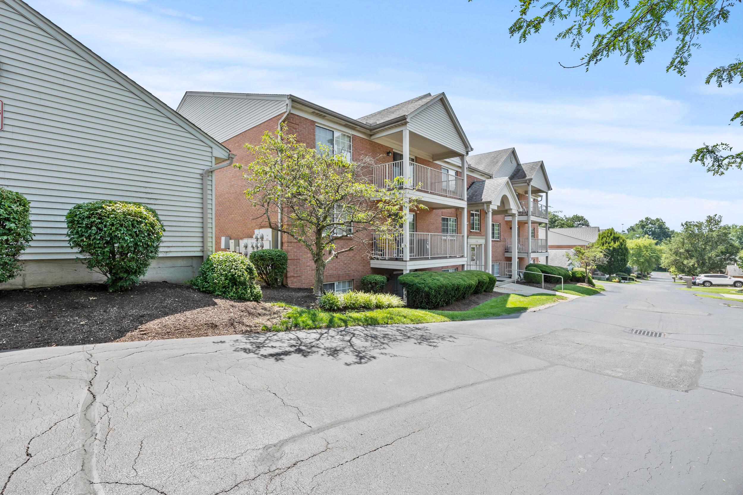 5765 Cheviot Road, Unit 52D Cincinnati, OH 45247 - Photo 4 of 36 3_4x3a3926