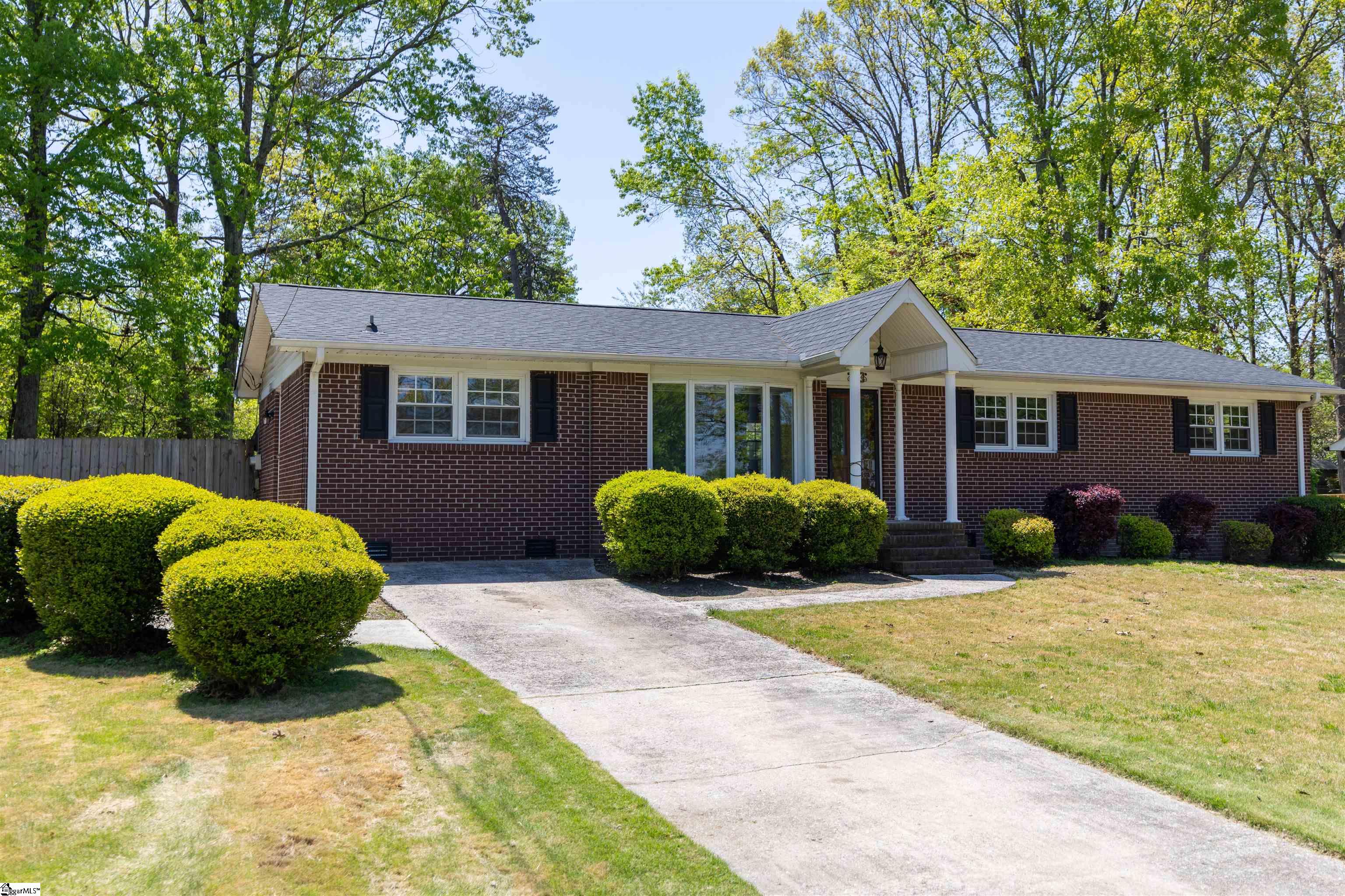 4 Strand Court Taylors, SC 29687 - Photo 2 of 30