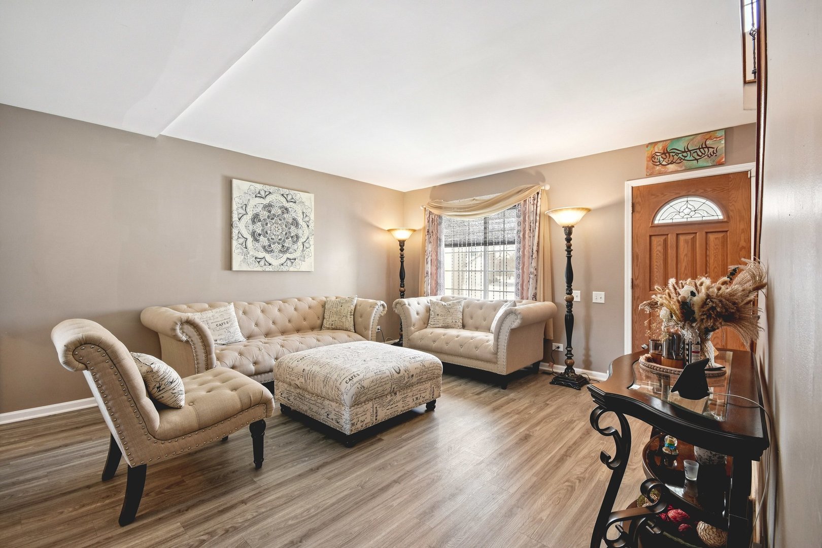 521 Ivory Lane Bartlett, IL 60103 - Photo 2 of 28 a living room with furniture and a flat screen tv