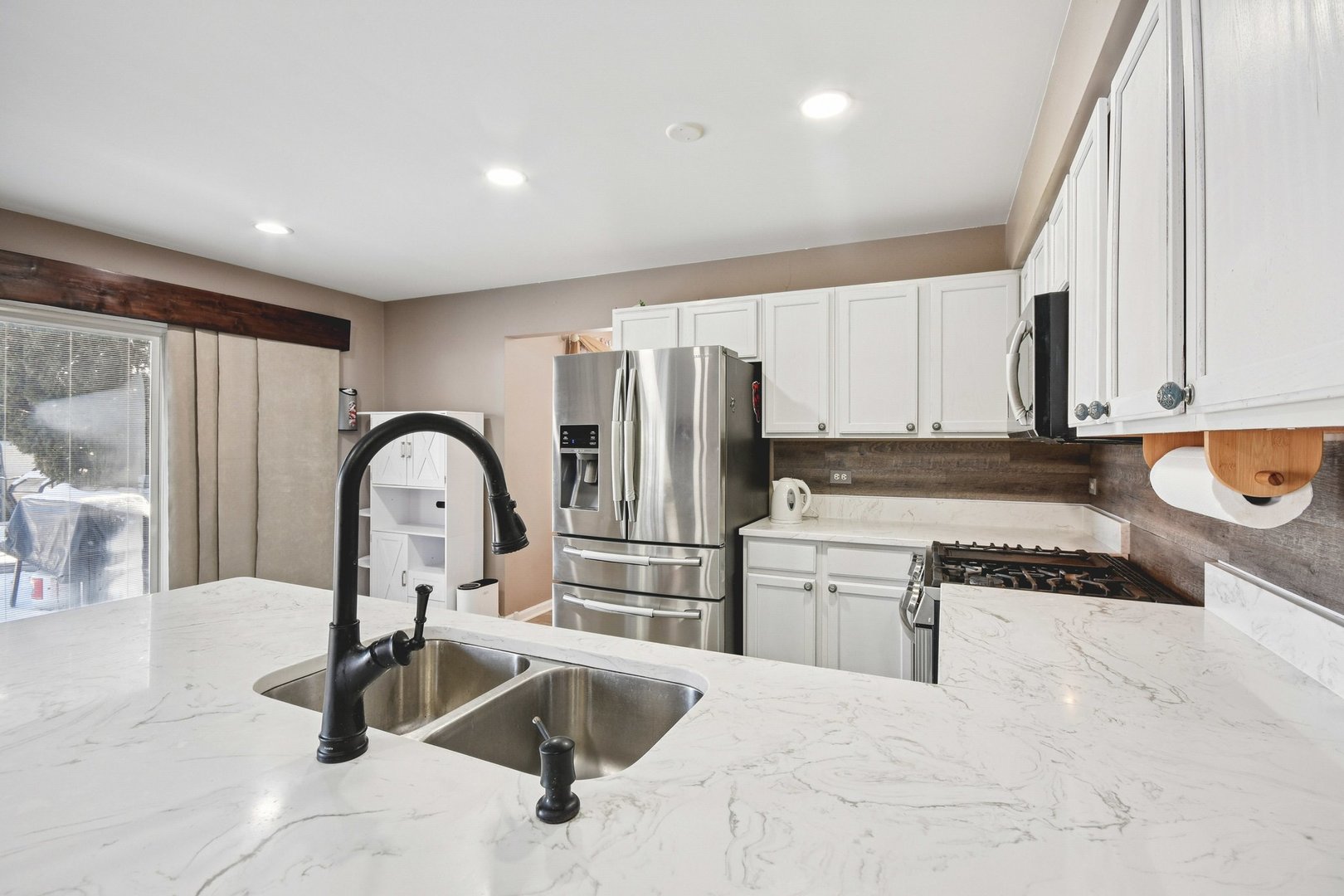 521 Ivory Lane Bartlett, IL 60103 - Photo 5 of 28 a kitchen with granite countertop a stove a sink and a refrigerator